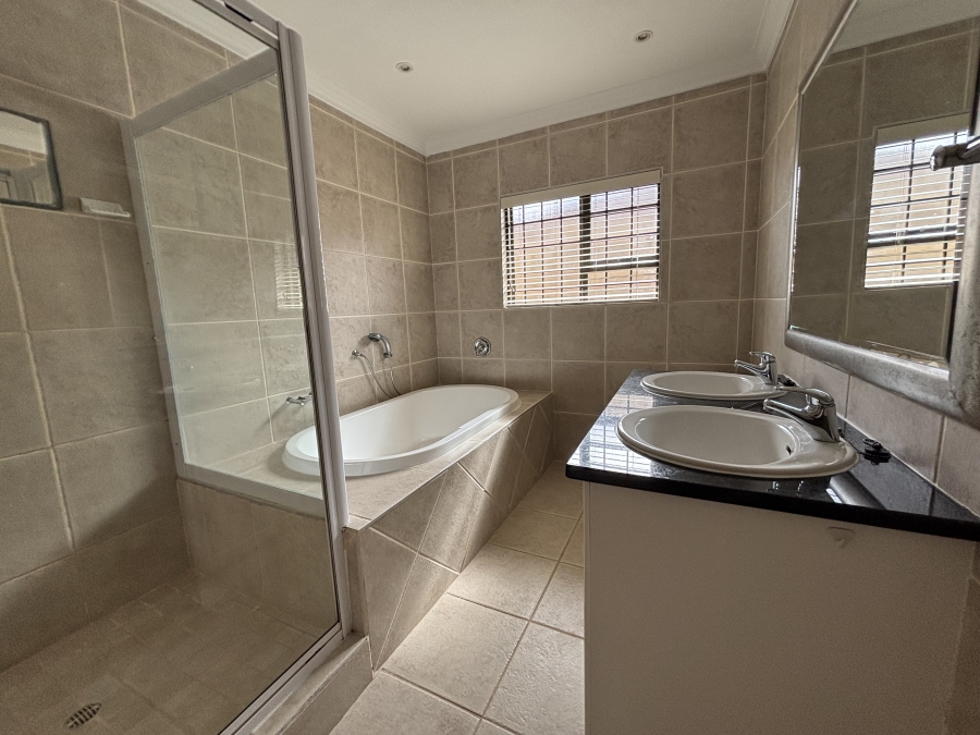 To Let 3 Bedroom Property for Rent in Summerstrand Eastern Cape